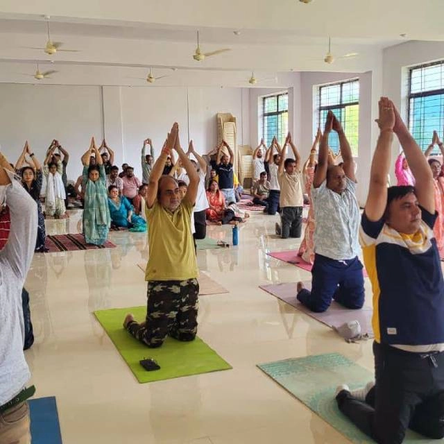 अंतरराष्ट्रीय योग दिवस पर आईसेक्ट विश्वविद्यालय में योग शिविर, स्वस्थ जीवन का दिया संदेश